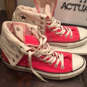 M8/ W10 hot pink converse hi-tops.